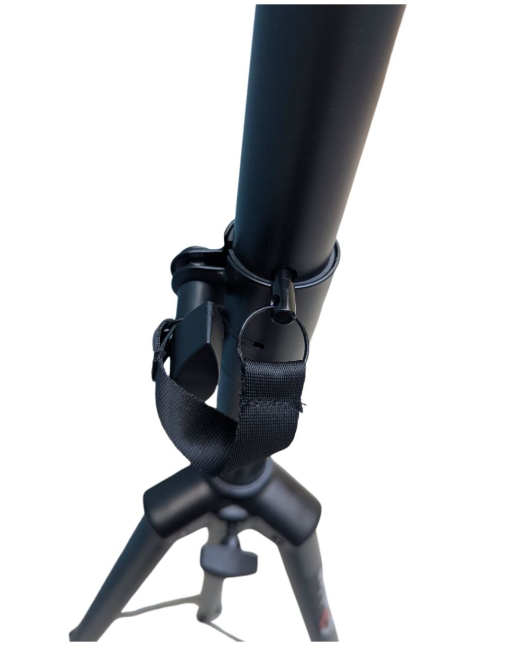 Base Soporte tripode para bocina Sound-King Altura Ajustable, Soporte Resistente y Estable; herrajes de excelente Calidad.