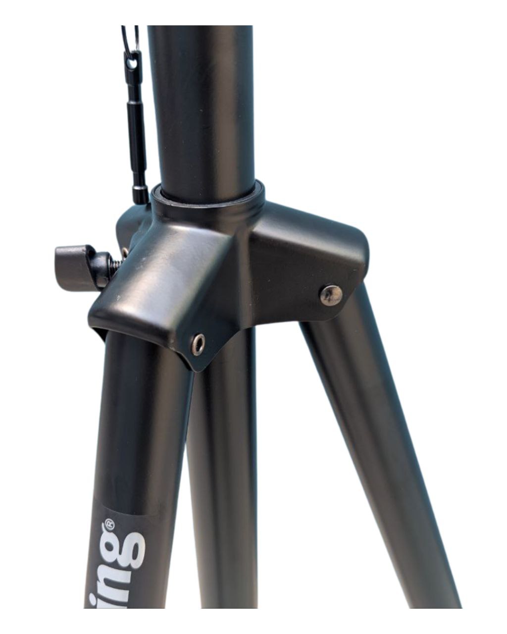 Base Soporte tripode para bocina Sound-King Altura Ajustable, Soporte Resistente y Estable; herrajes de excelente Calidad.