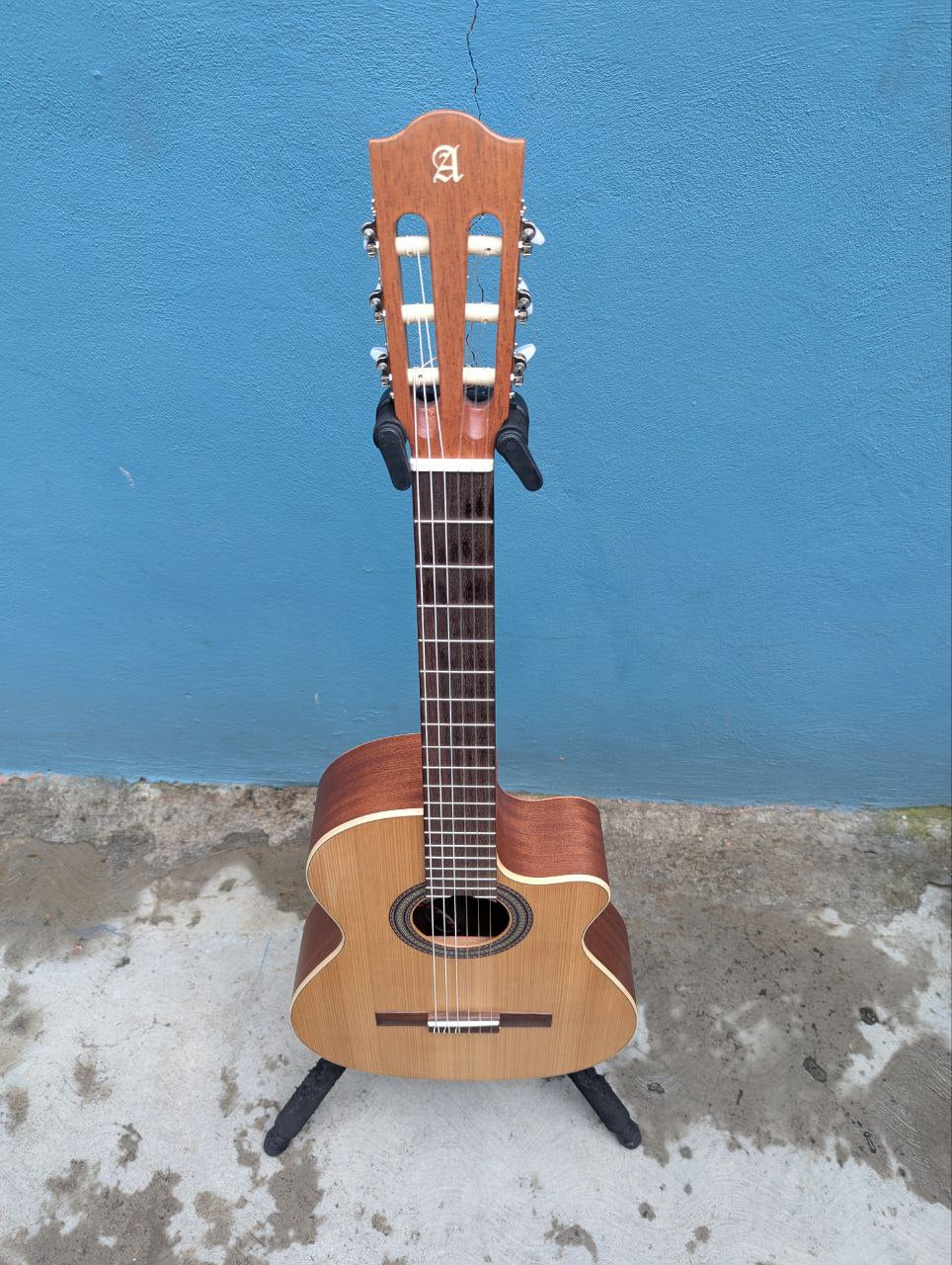 Guitarra Electroacústica Alhambra