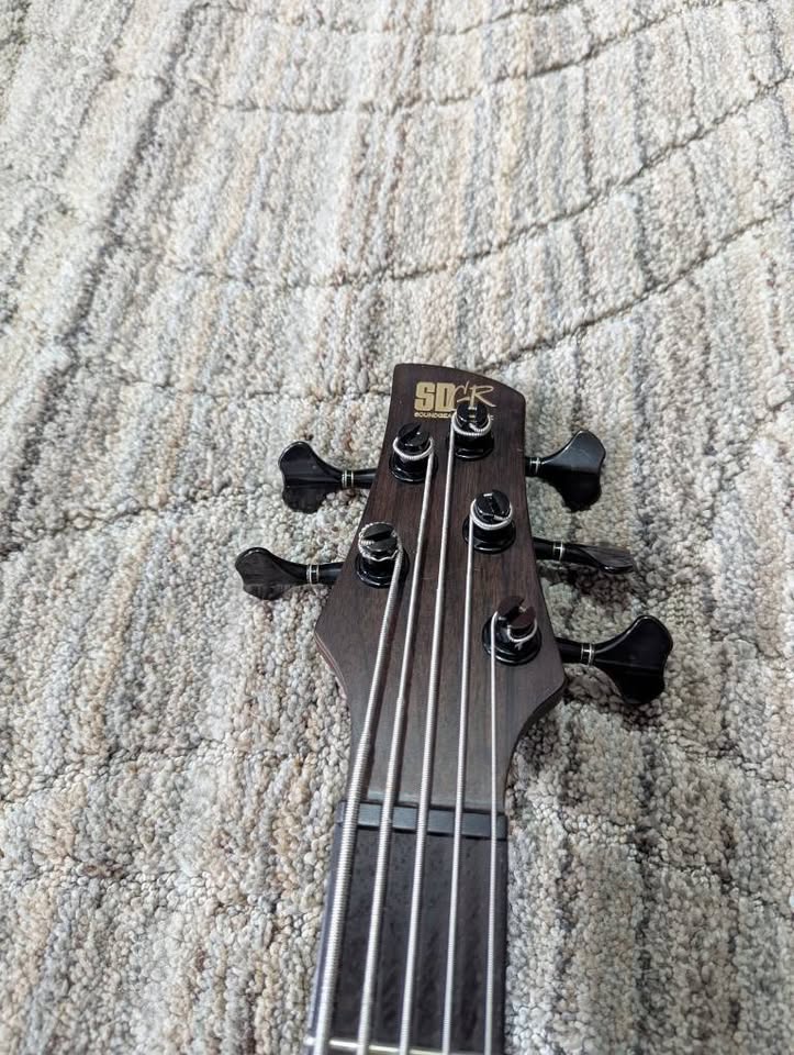 Bajo elecrico 5 cuerdas ativo Premium Ibanez SR1065B (USADO)