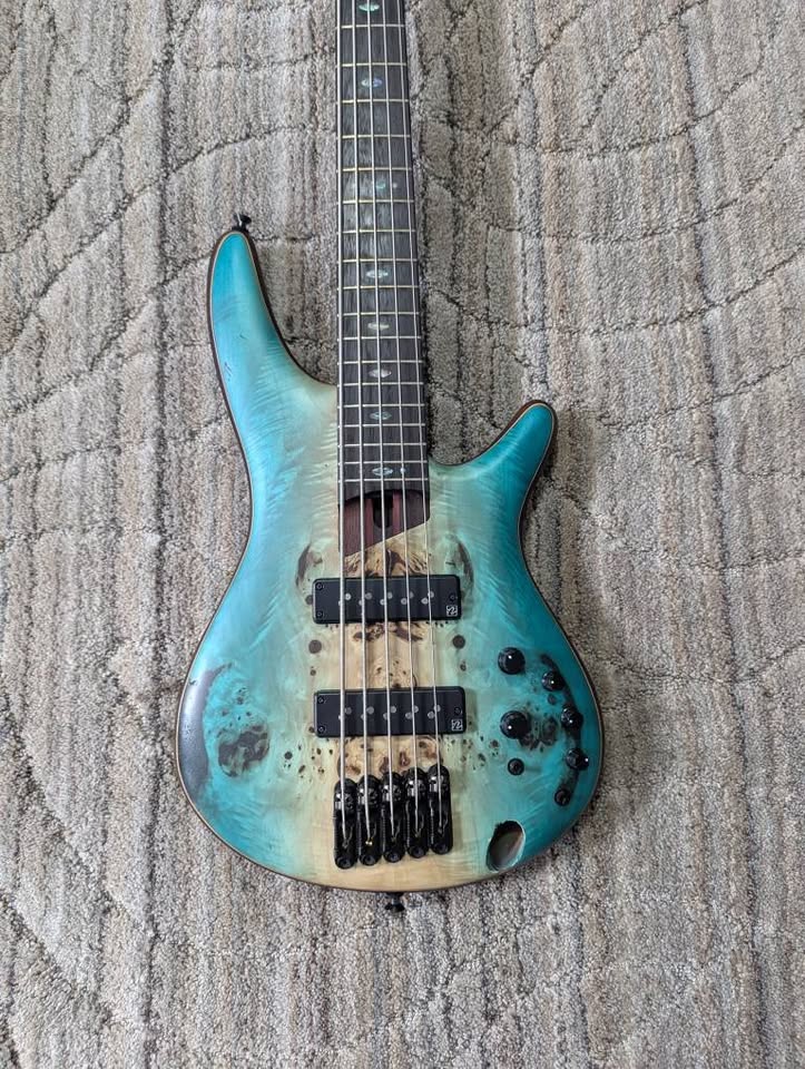 Bajo elecrico 5 cuerdas ativo Premium Ibanez SR1065B (USADO)