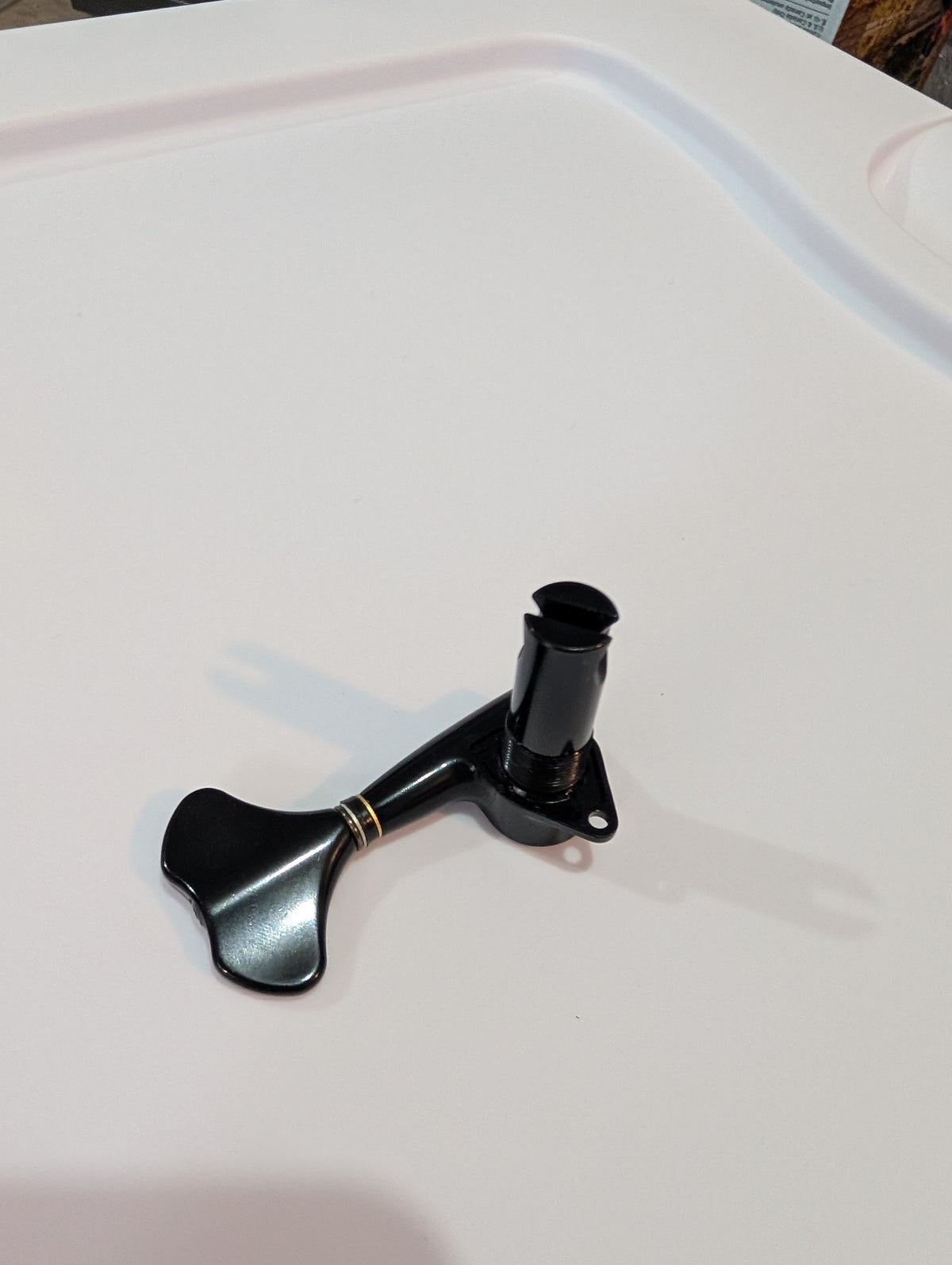 Clavija Individual Gotoh GB707 Negro - Lado Izquierdo