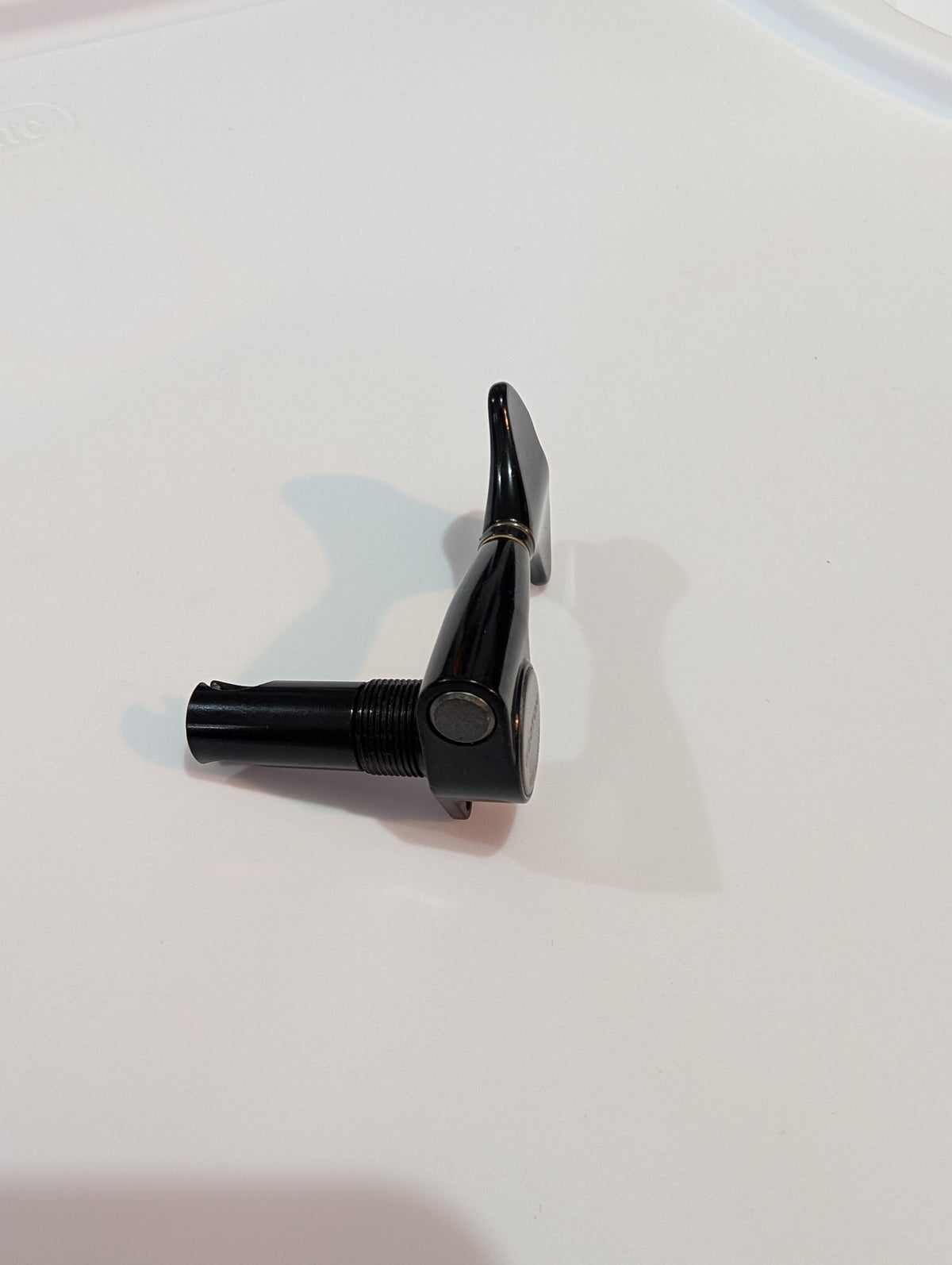Clavija Individual Gotoh GB707 Negro - Lado Izquierdo