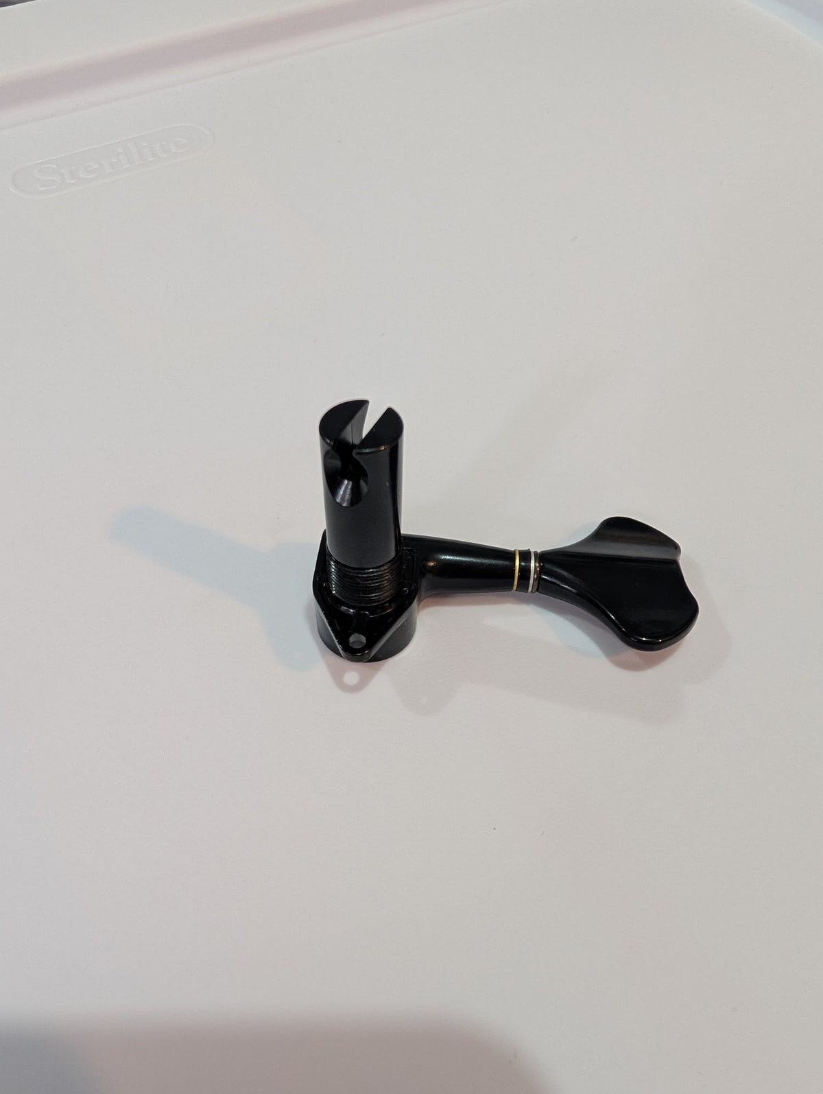 Clavija Individual Gotoh GB707 Negro - Lado Izquierdo
