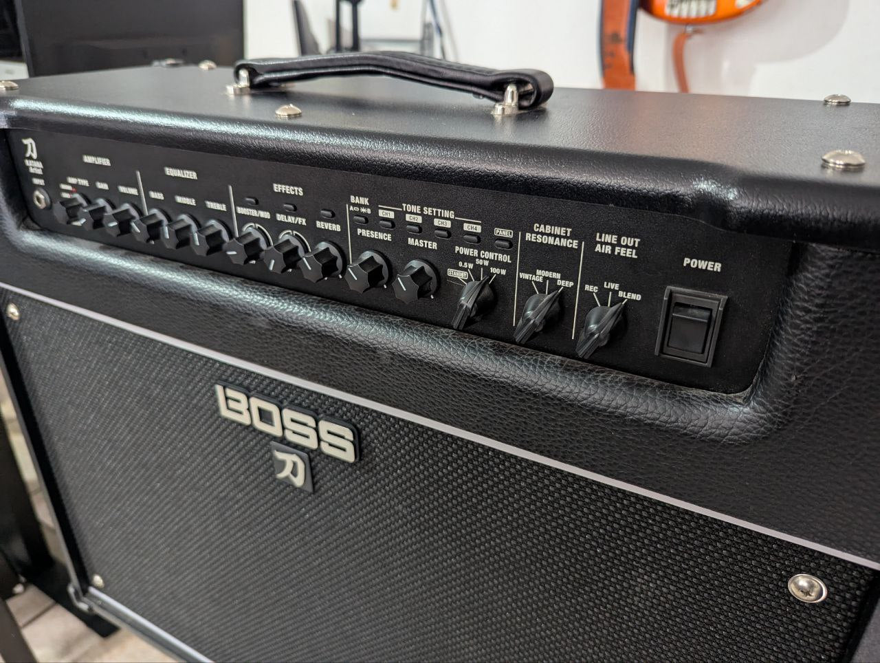 Amplificador para Guitarra BOSS Katana 100 Artist