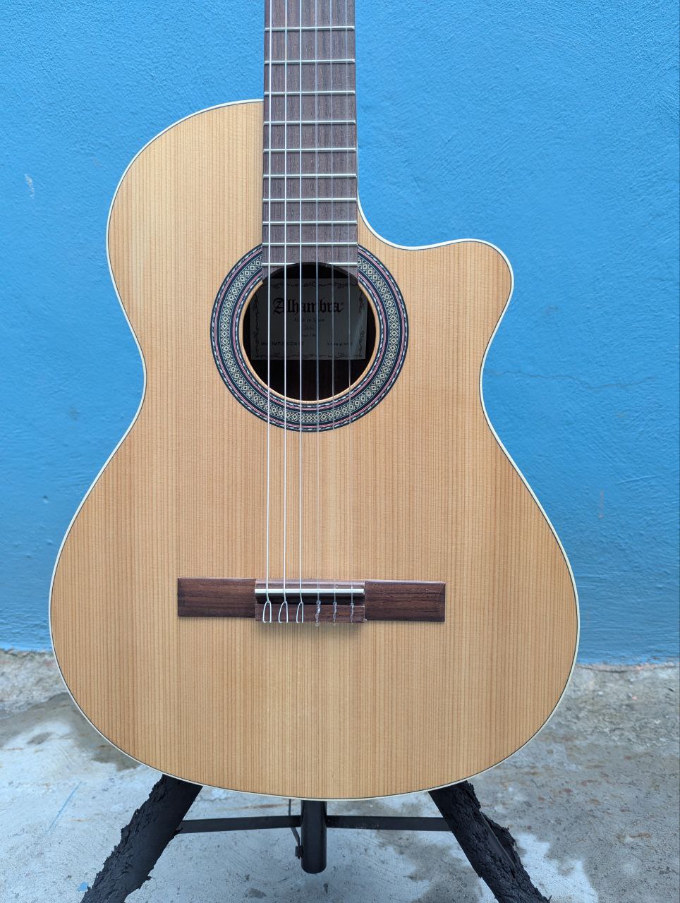 Guitarra Electroacústica Alhambra