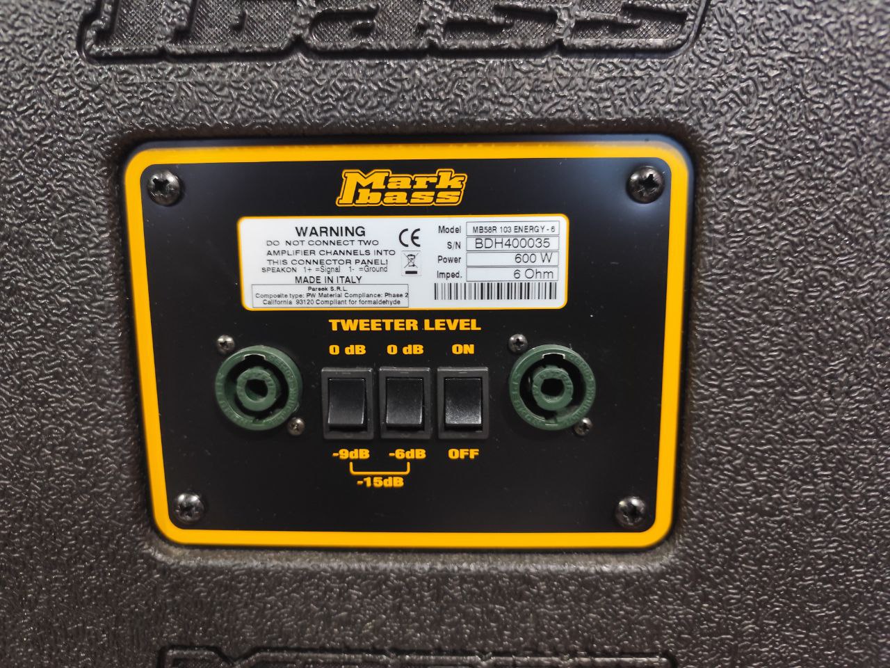 Gabinete para Bajo electrico Markbass 3x10 600 watts @6ohms MB58R Energy